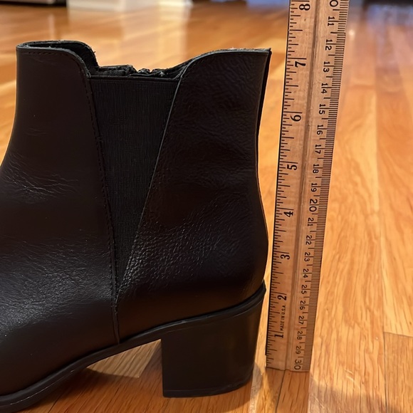 Women’s black leather booties size 7 - Picture 6 of 10